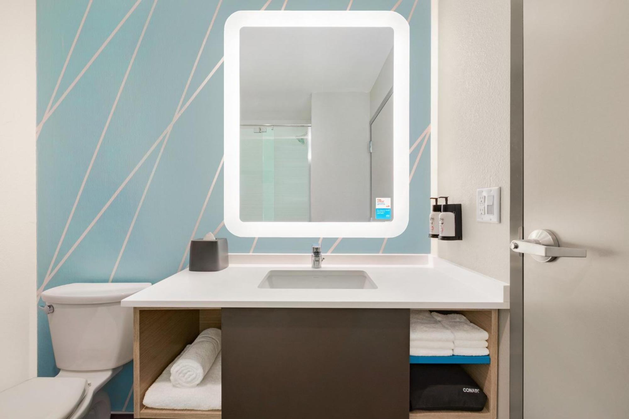 Avid Hotel - Staunton By Ihg Esterno foto